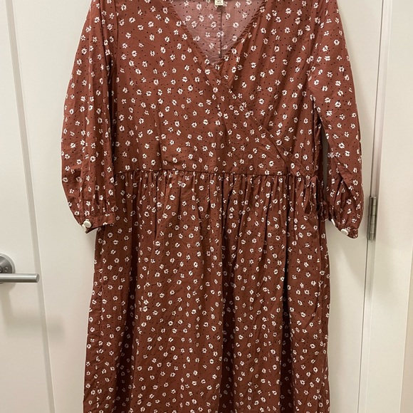 Tradlands Augusta Dress in Plum - Picture 2 of 6